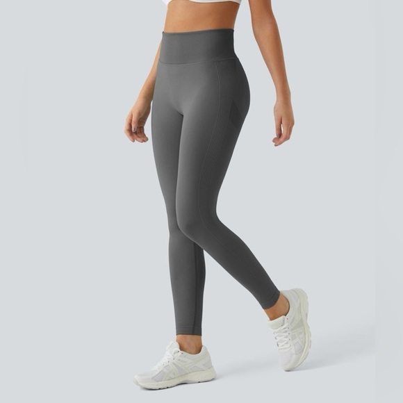 HALARA Seamless Flow High Waisted Butt Lifting Leggings 7/8 length |Size Large| - Picture 3 of 10